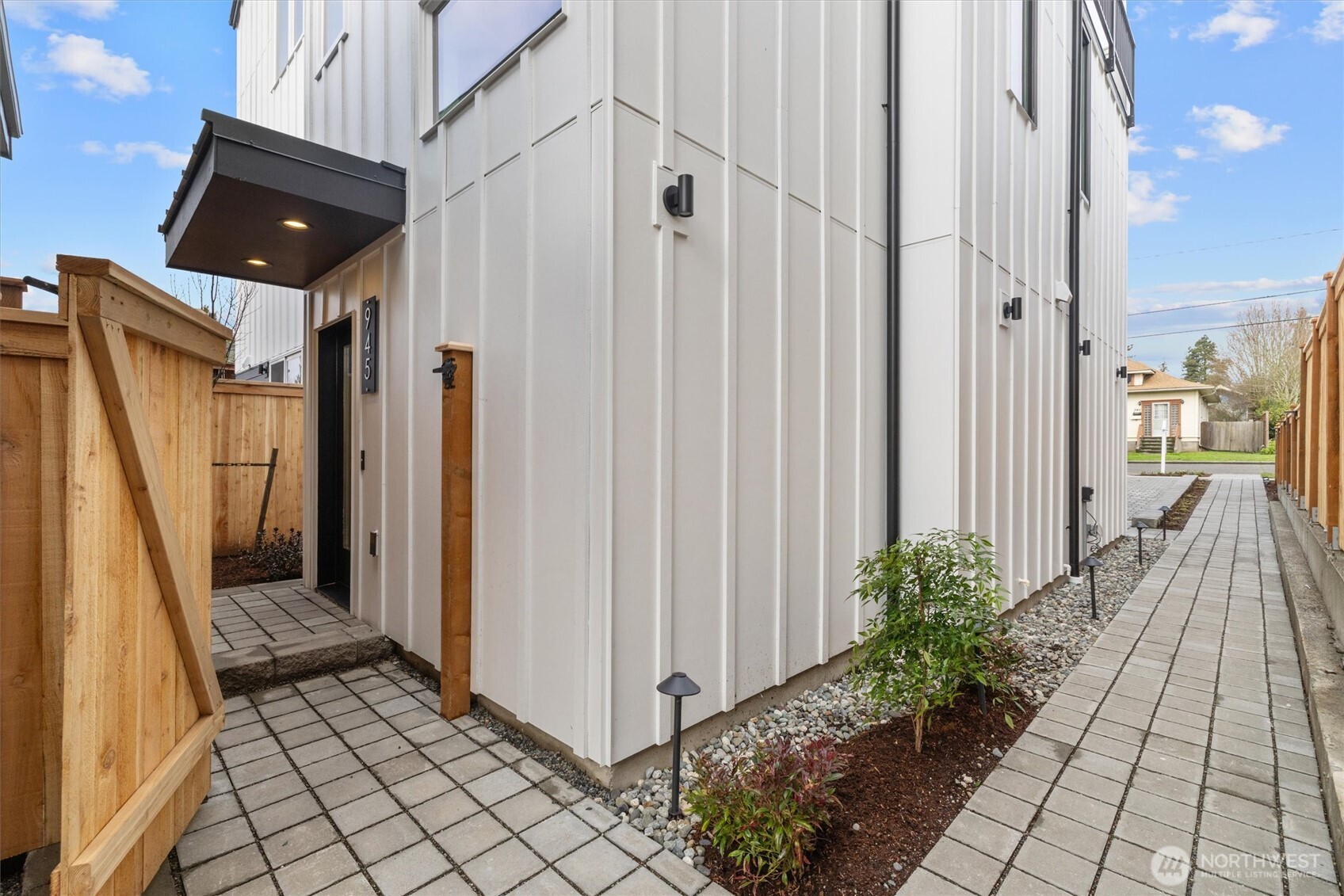 945 Northwest 61st Street Seattle, WA 98107 - Photo 4 of 24