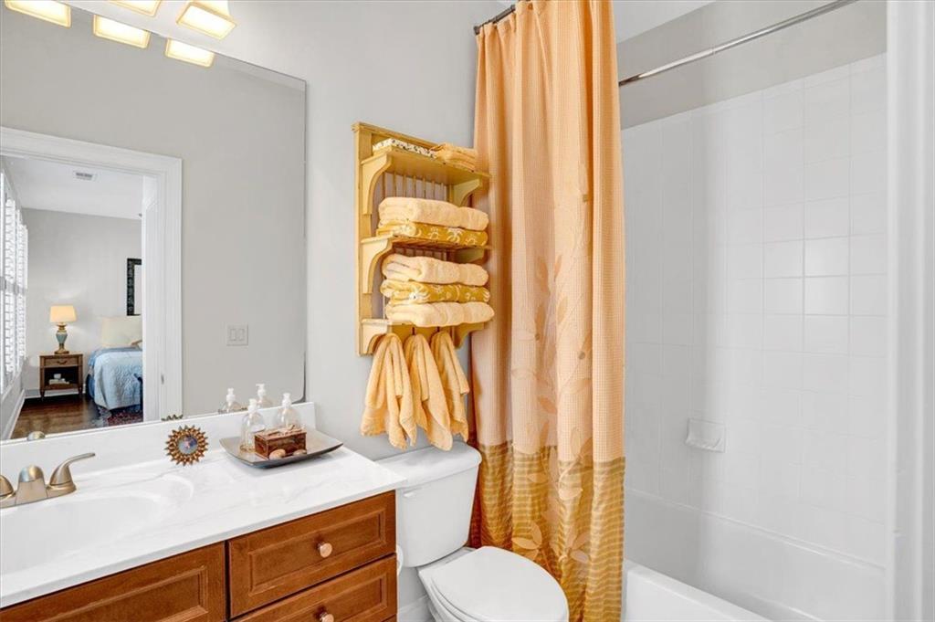 188 Centennial Way Atlanta, GA 30313 - Photo 17 of 30 a bathroom with a sink toilet and shower