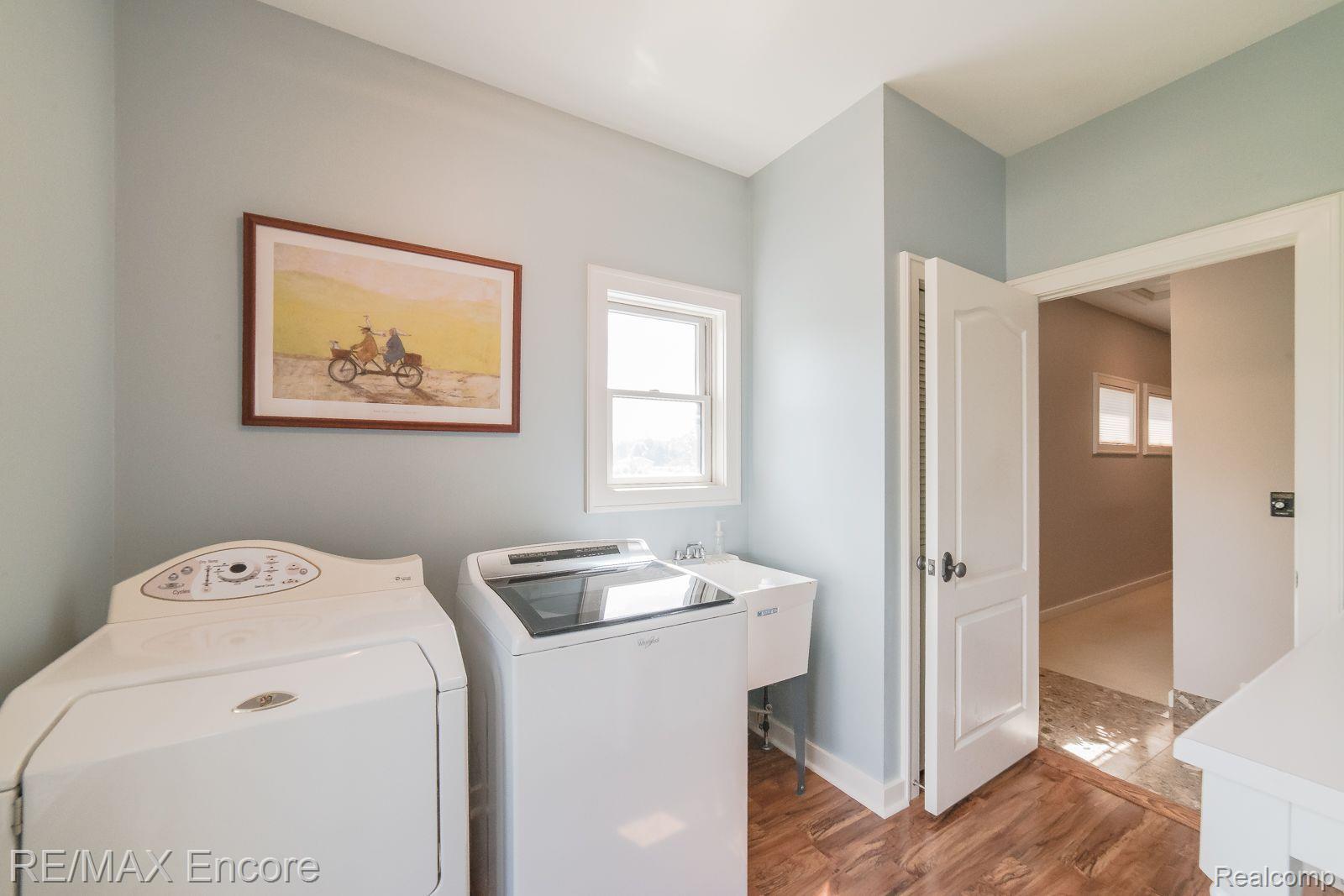 5903 Oakhill Road Clarkston, MI 48348 - Photo 26 of 72 First floor laundry with access from the master