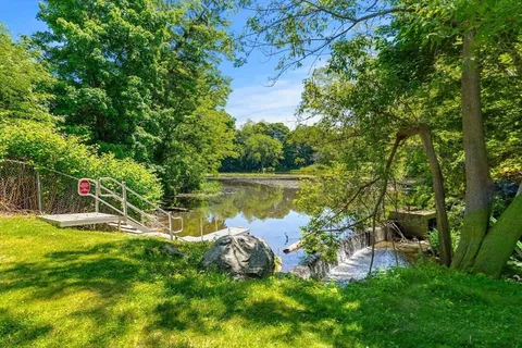 $479,000 | 25 Cedar Street, Unit 17, Amesbury, MA 01913