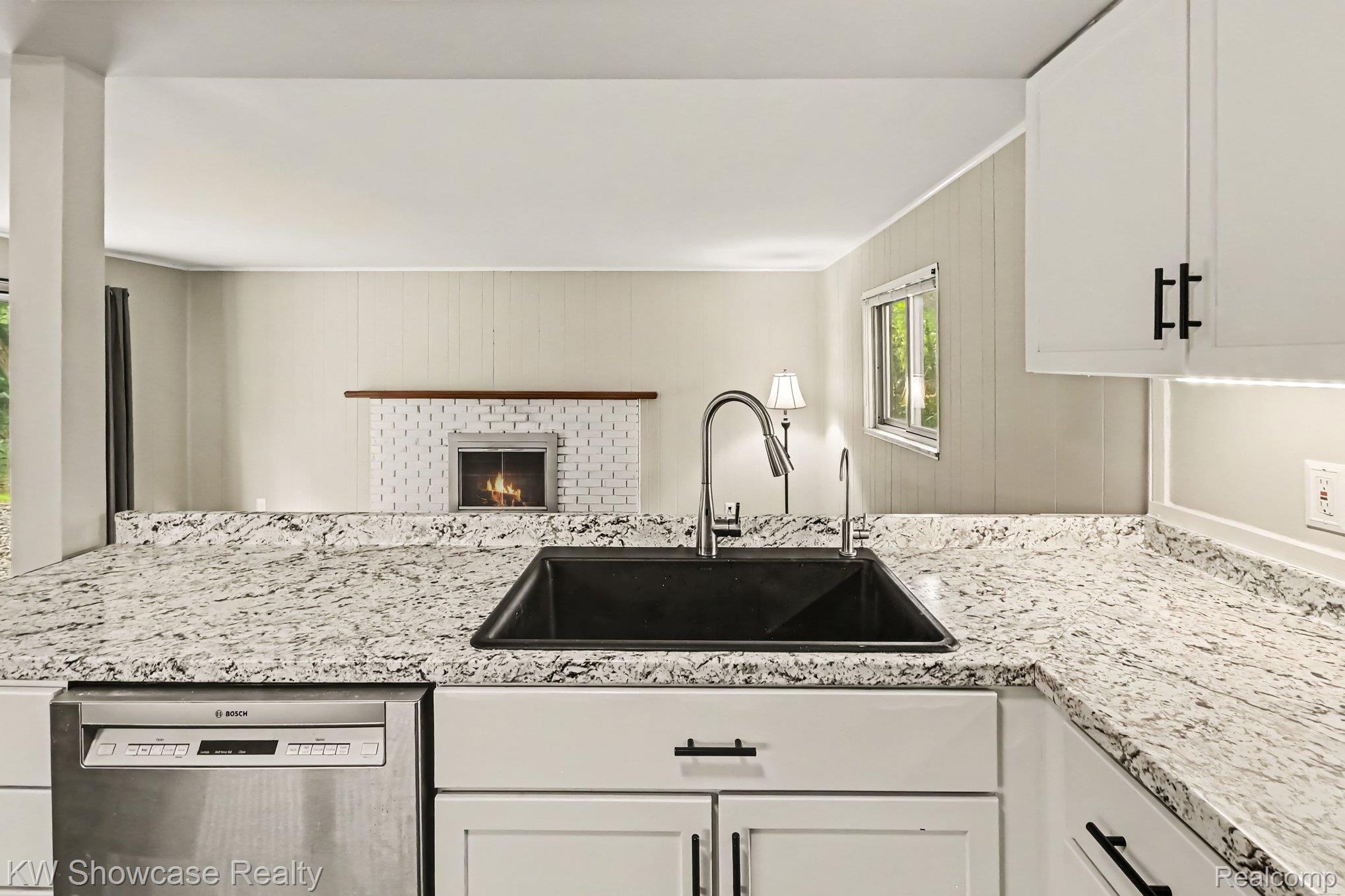 3305 Harvey Lake Road Highland, MI 48356 - Photo 14 of 32 014_file_9883.jpg