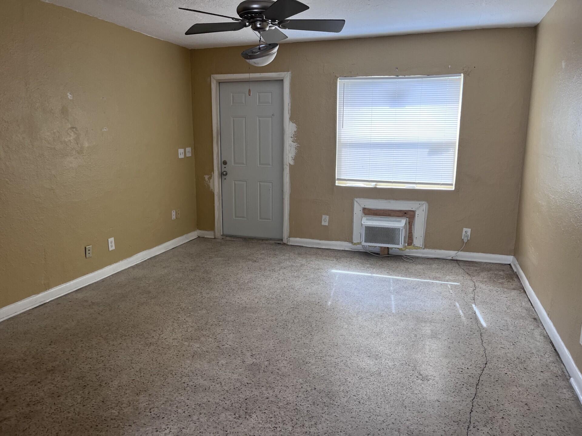 633 West 9th Street, Unit B Riviera Beach, FL 33404 - Photo 7 of 7 Living room