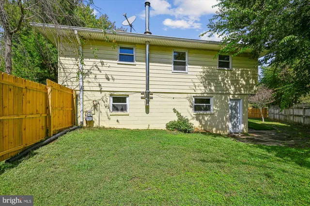 a view of a back yard of the house
