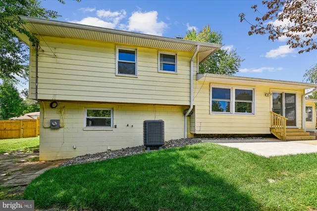 a view of a back yard of the house