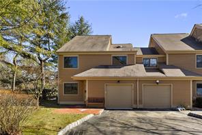 Large end-unit in The Arbors complex w/ ample parking