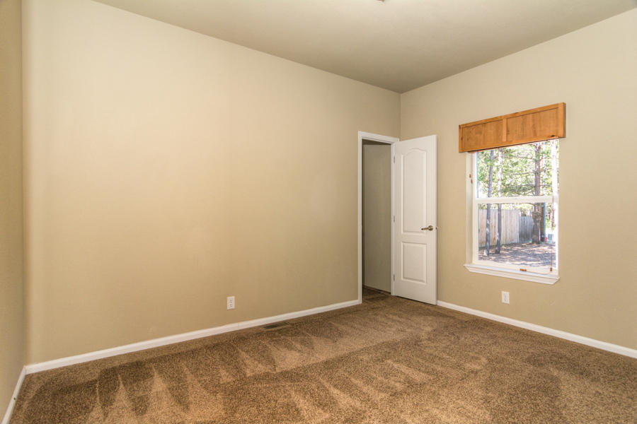 56264 Black Duck Road Bend, OR 97707 - Photo 21 of 31 Again, the Guest Rooms are well proportioned and comfortable.