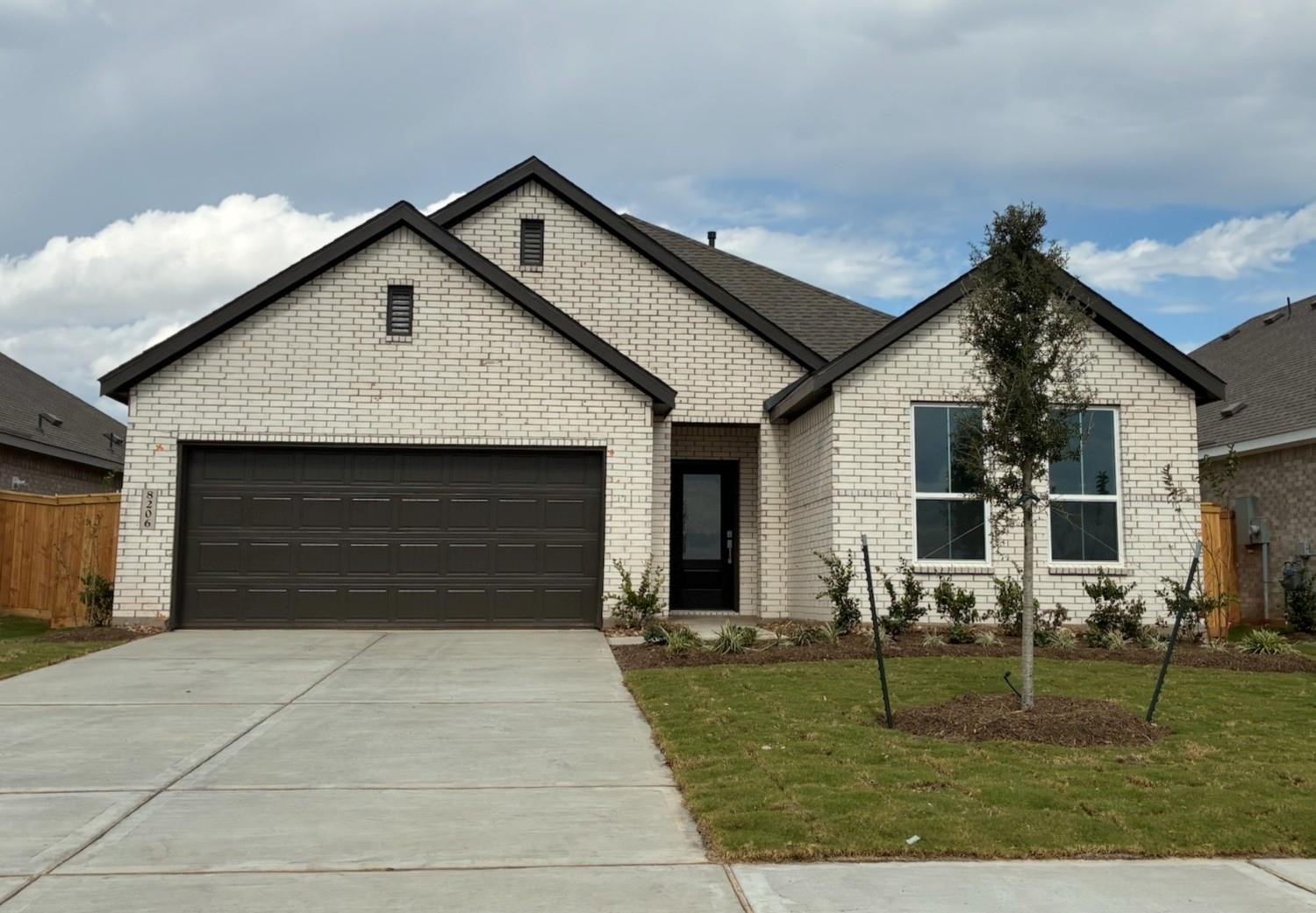 2510 Peacock Ore Drive Rosharon, TX 77583 - Photo 1 of 19 a front view of house with yard