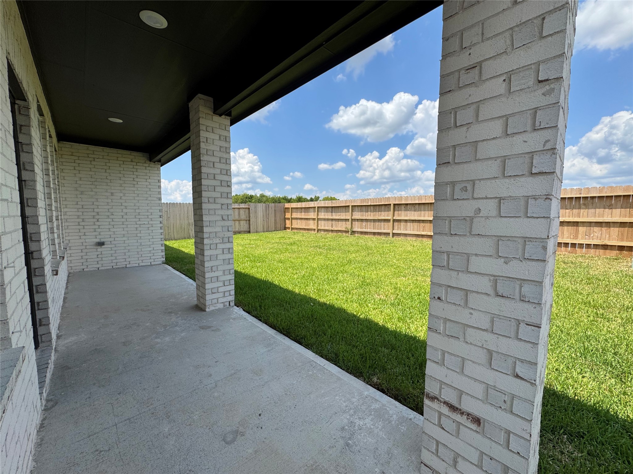 2510 Peacock Ore Drive Rosharon, TX 77583 - Photo 6 of 19 a view of a back yard