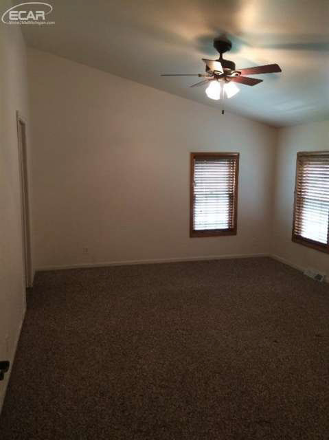 6370 Johnson Road Flushing, MI 48433 - Photo 6 of 38 20441258-5.JPG