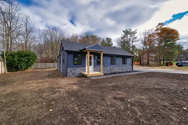 $2,750 | 4 Water Street, Lakeville, MA 02347