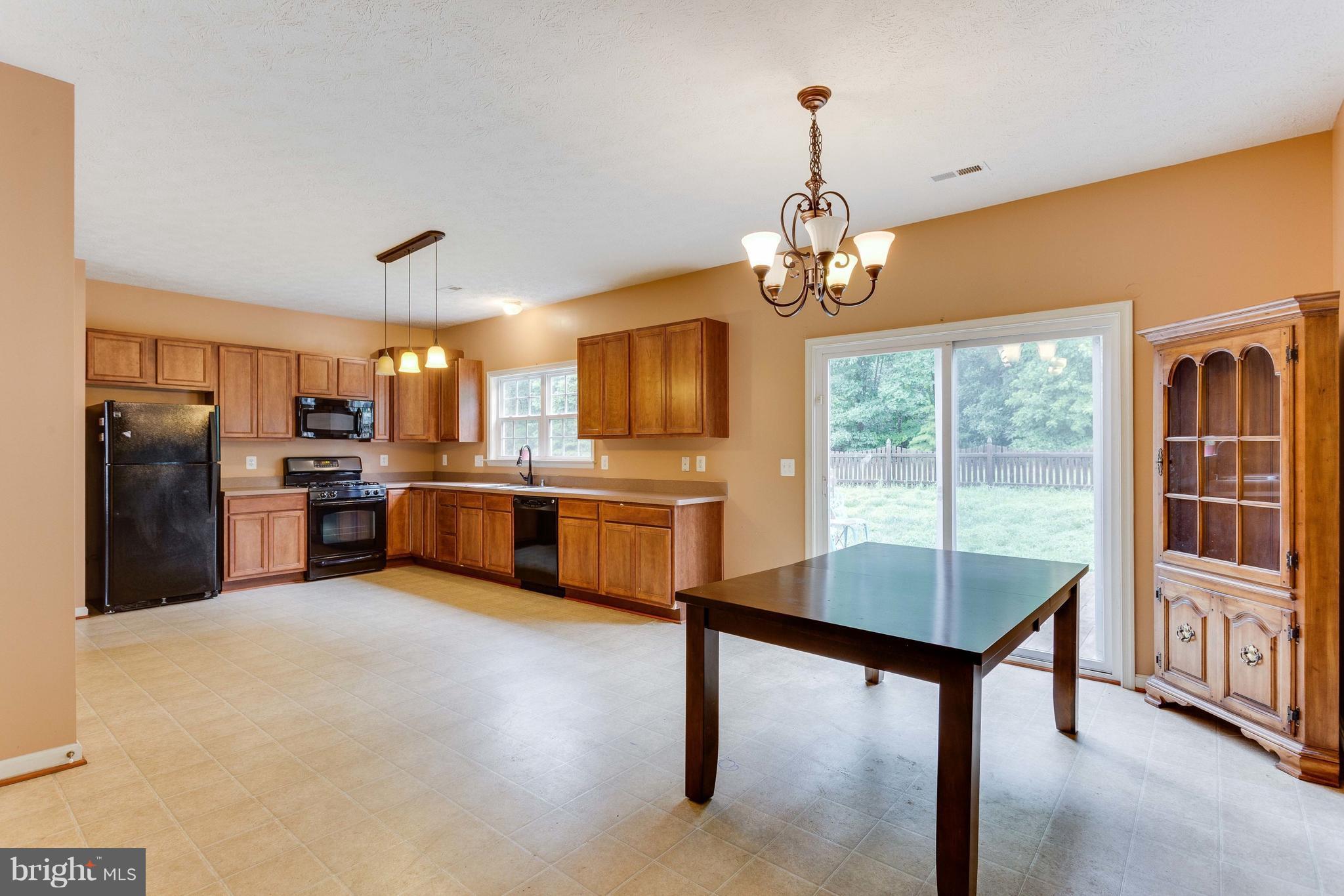 35381 Pheasant Ridge Road Locust Grove, VA 22508 - Photo 3 of 17 Kitchen