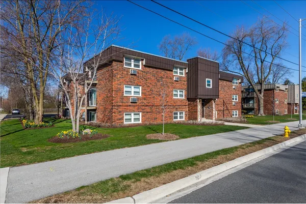 $1,395 | 5740 East Avenue, Unit 2F, Countryside, IL 60525