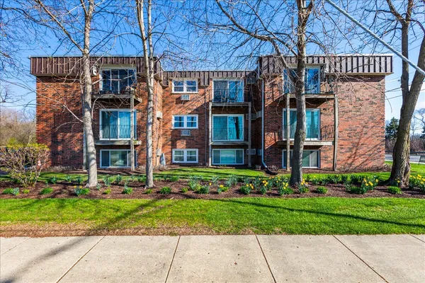$1,395 | 5740 East Avenue, Unit 2F, Countryside, IL 60525