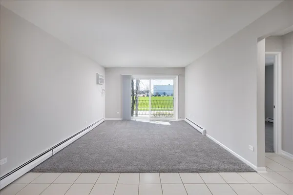 $1,395 | 5740 East Avenue, Unit 2F, Countryside, IL 60525