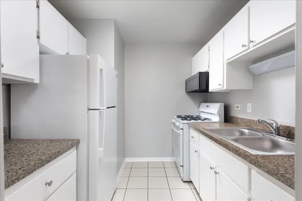 $1,395 | 5740 East Avenue, Unit 2F, Countryside, IL 60525