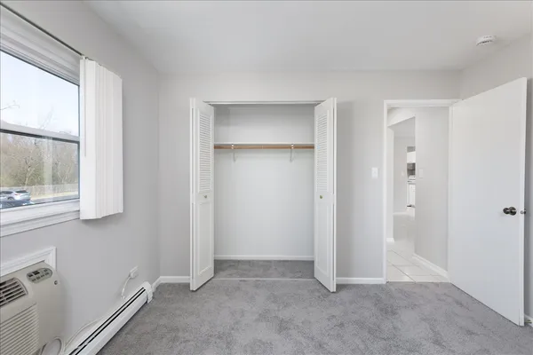 $1,395 | 5740 East Avenue, Unit 2F, Countryside, IL 60525