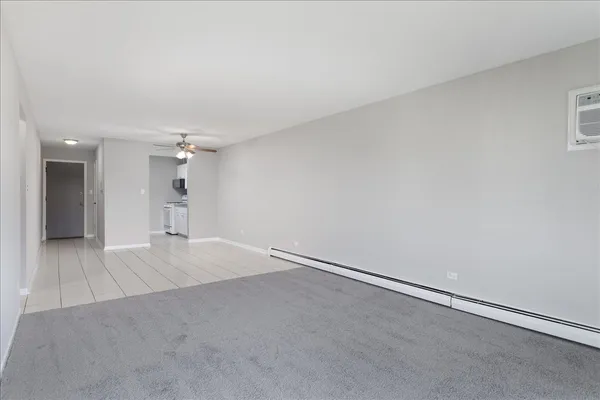 $1,395 | 5740 East Avenue, Unit 2F, Countryside, IL 60525