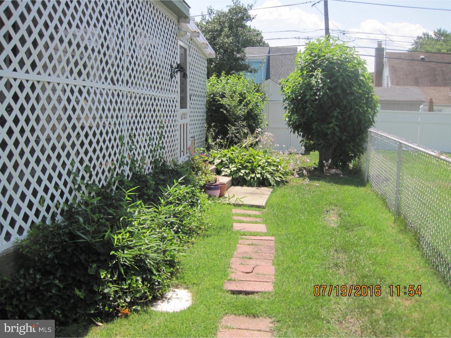 714 Hickory Road Secane, PA 19018 - Photo 17 of 20 Side Yard