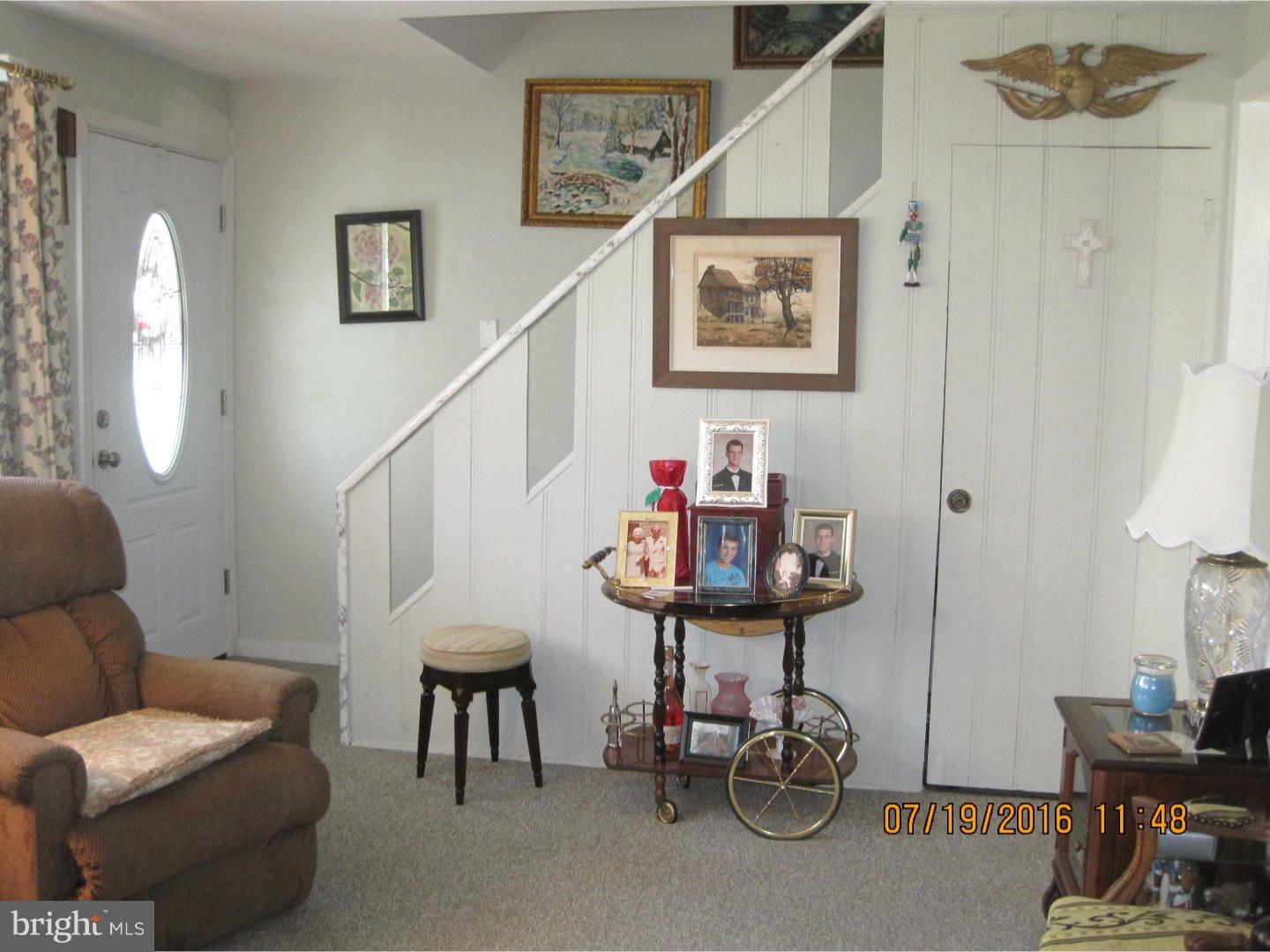 714 Hickory Road Secane, PA 19018 - Photo 6 of 20 Living Room