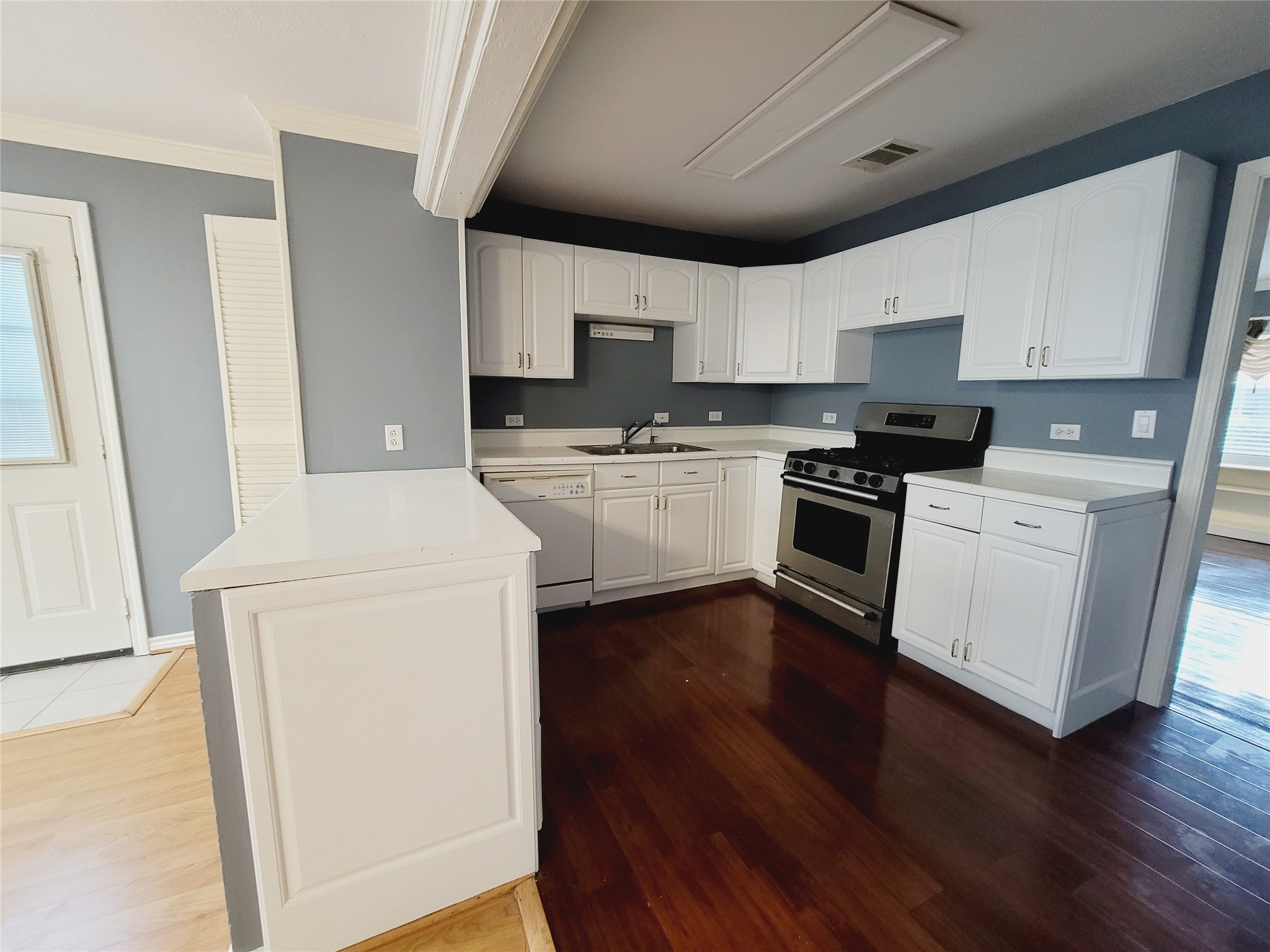 7535 Thurow Street Houston, TX 77087 - Photo 16 of 26 Kitchen joins the living room and family room/dining area