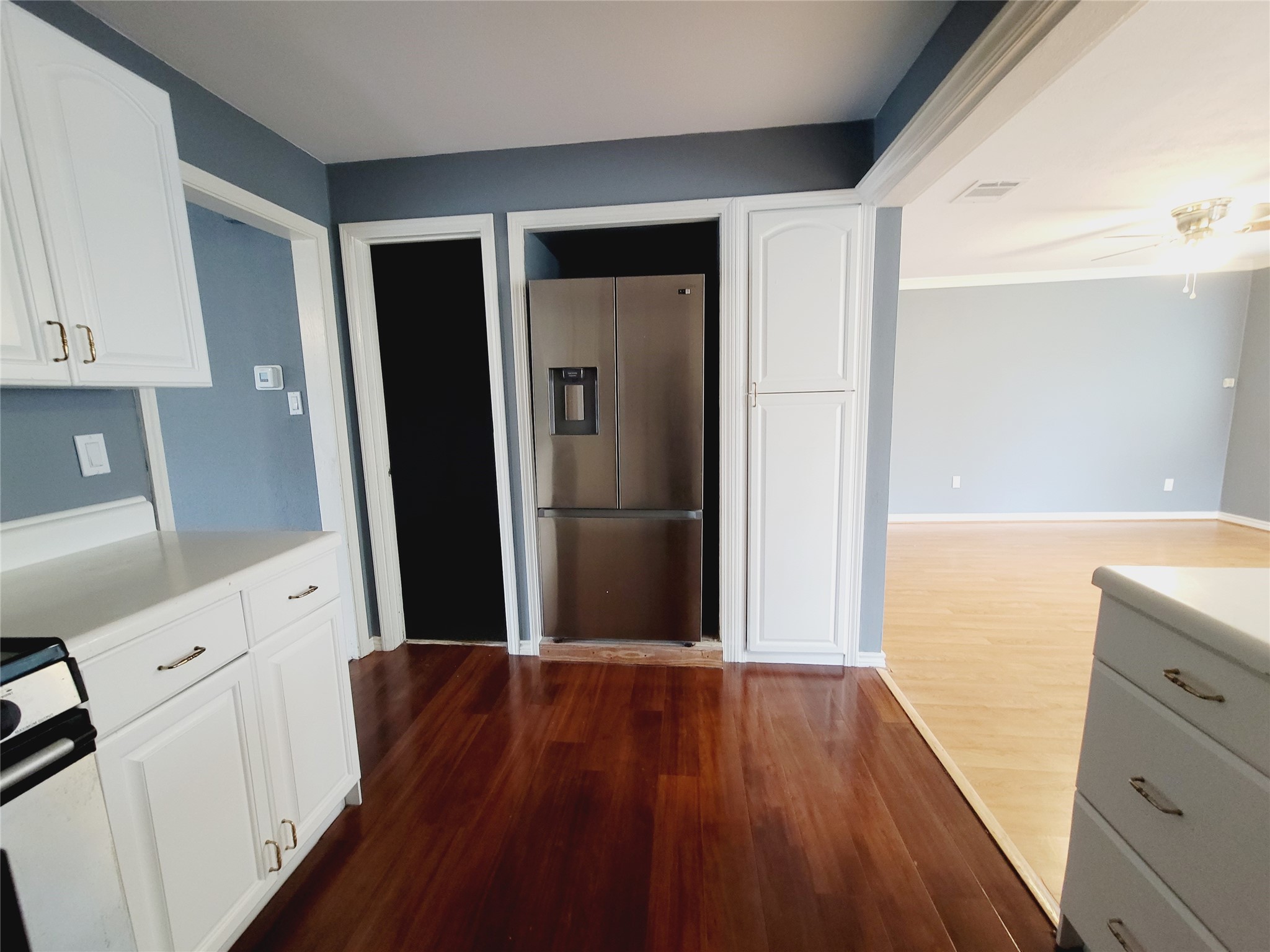 7535 Thurow Street Houston, TX 77087 - Photo 17 of 26 Refrigerator provided