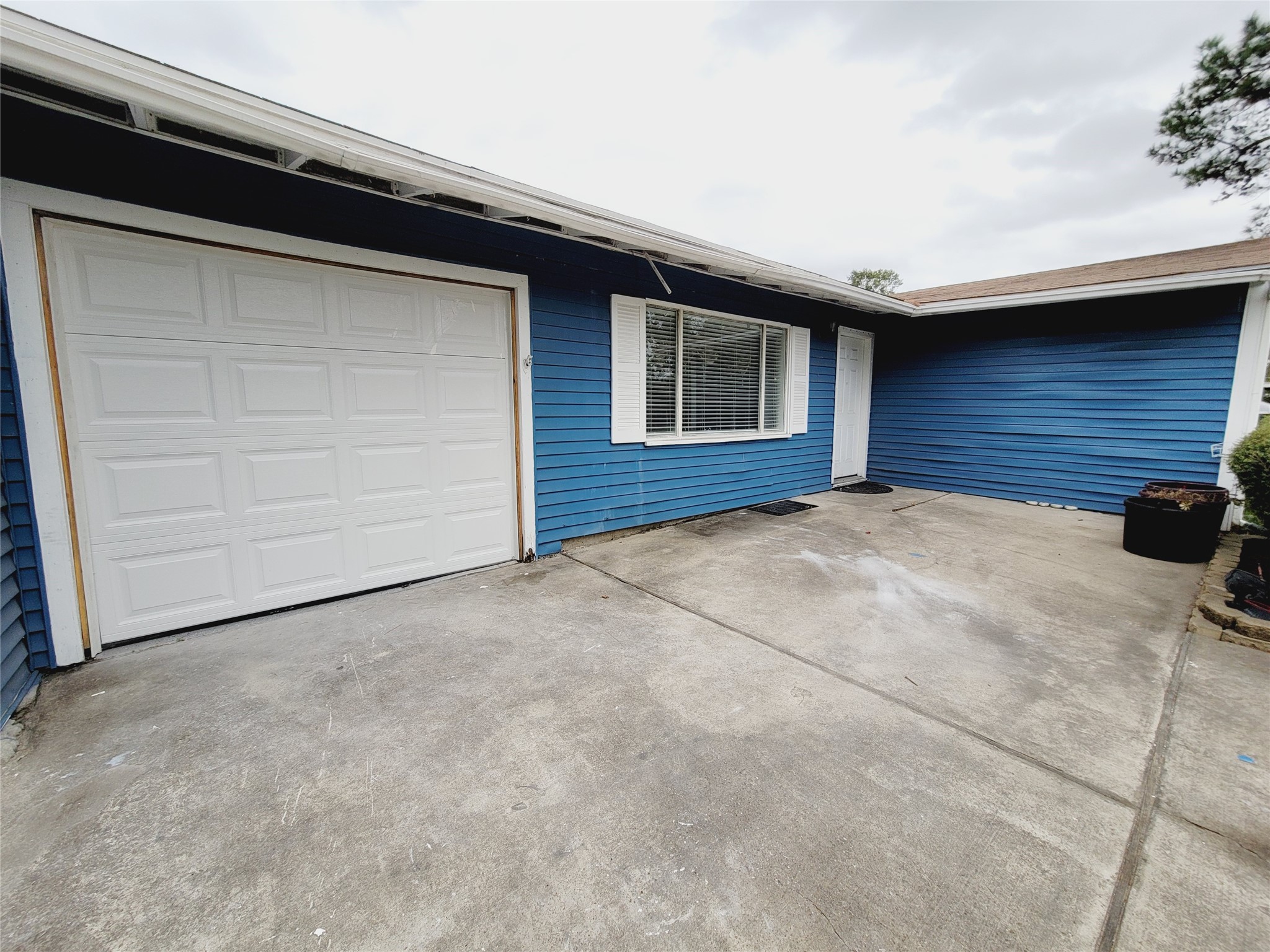 7535 Thurow Street Houston, TX 77087 - Photo 2 of 26