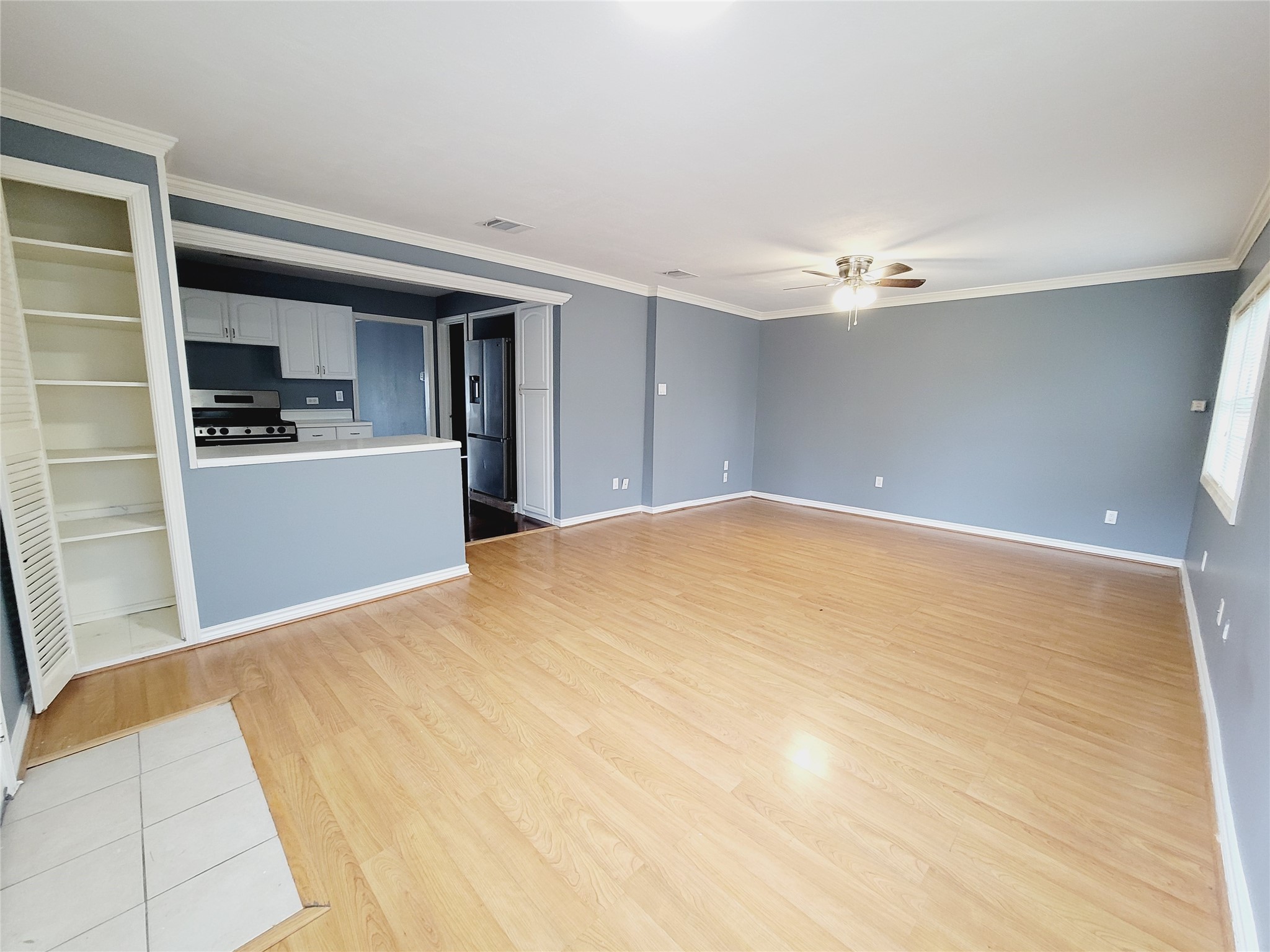 7535 Thurow Street Houston, TX 77087 - Photo 21 of 26 Family room/dining combo