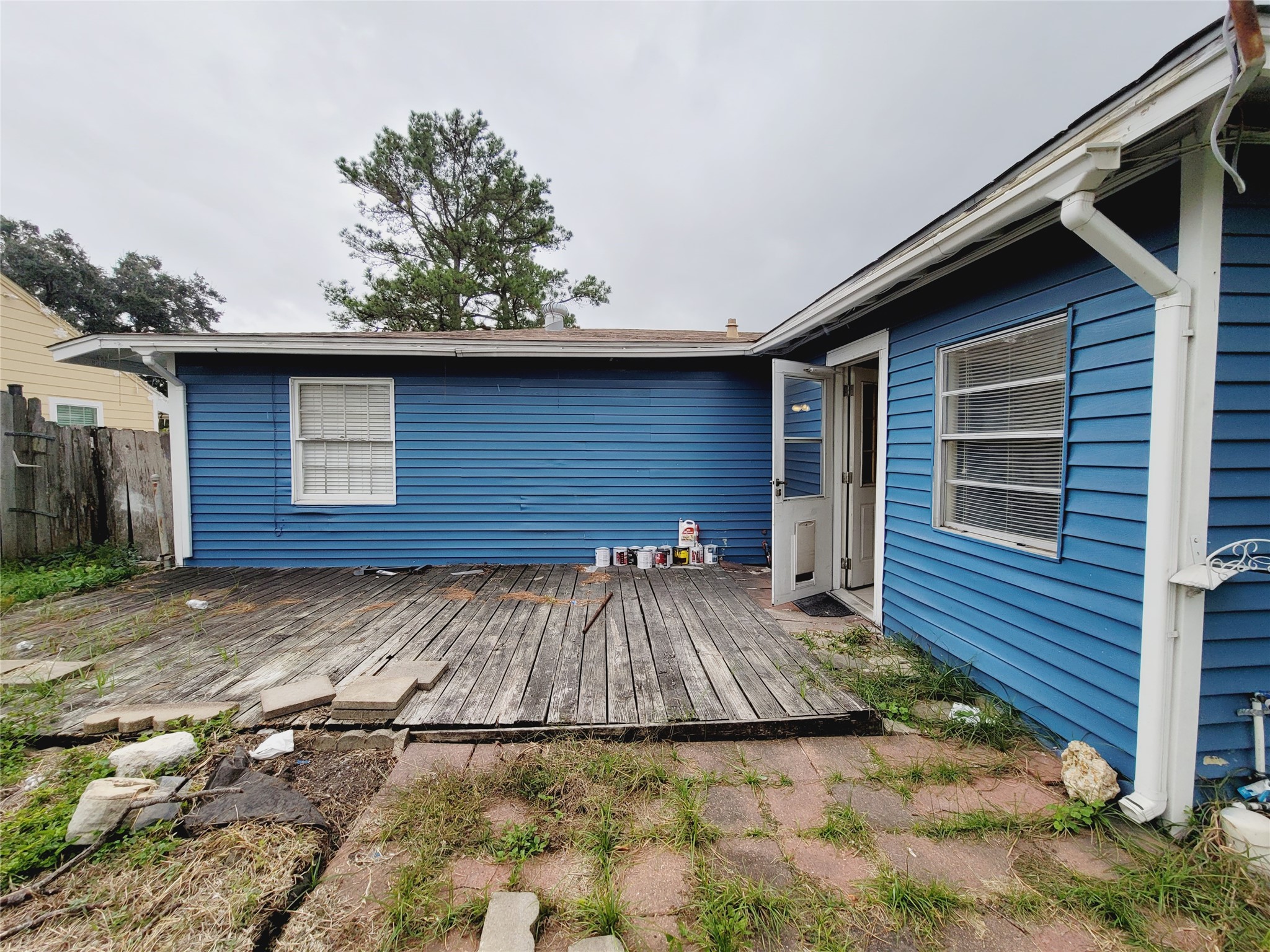 7535 Thurow Street Houston, TX 77087 - Photo 22 of 26 Deck off the back door
