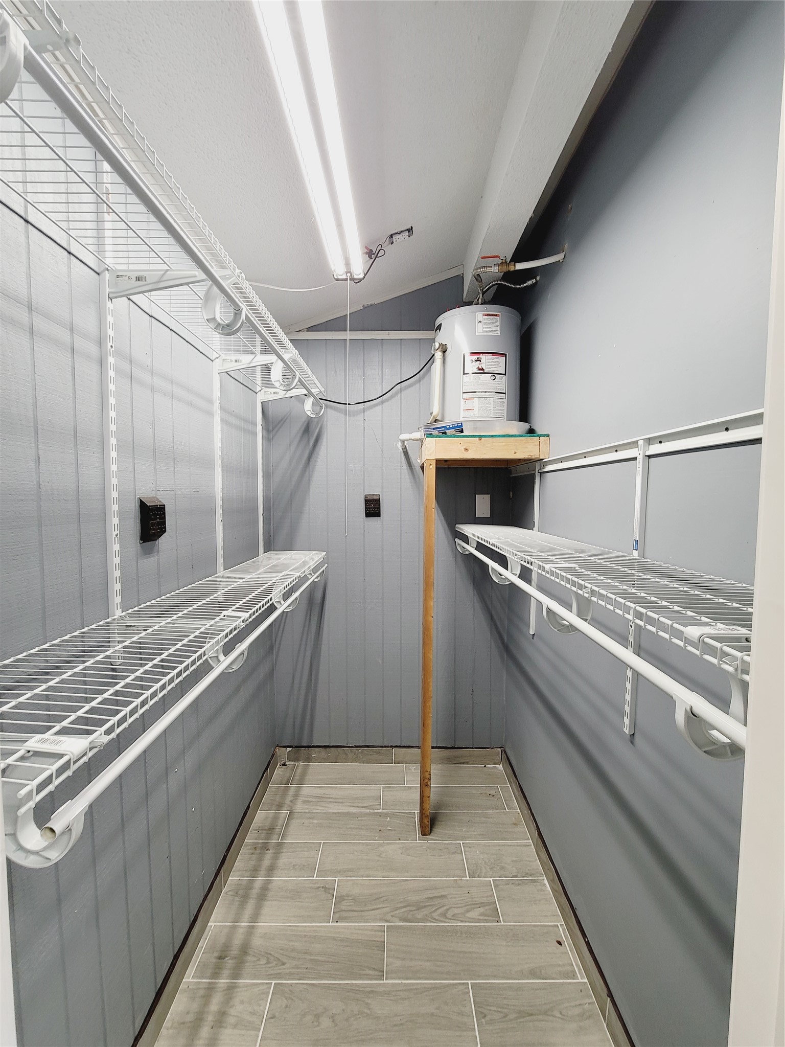 7535 Thurow Street Houston, TX 77087 - Photo 25 of 26 Closet in guest suite