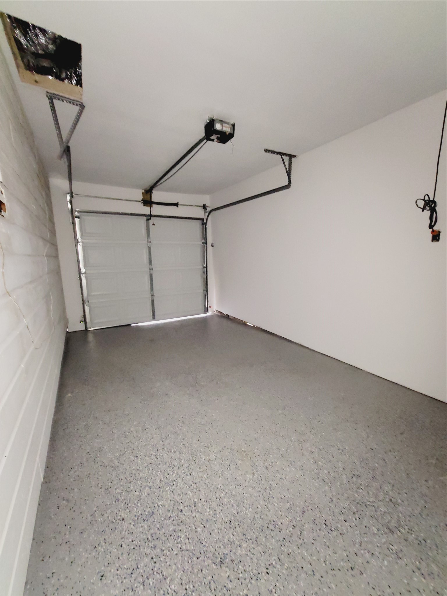 7535 Thurow Street Houston, TX 77087 - Photo 3 of 26 1 car garage