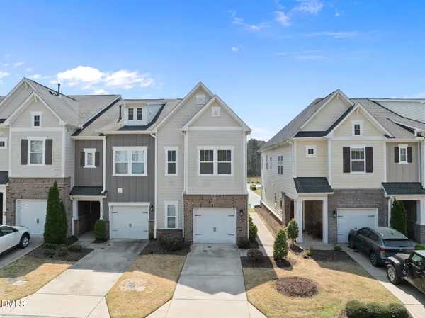 $379,000 | 182 Manordale Drive, Chapel Hill, NC 27517