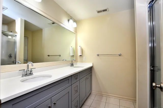 $3,250 | 54 Cambridge Court, Unit 54, Simsbury, CT 06070