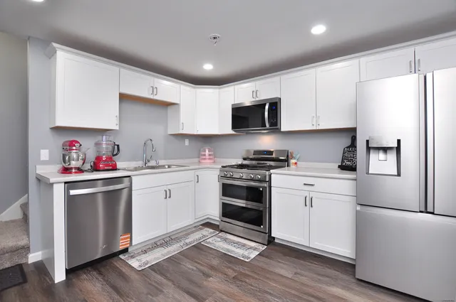 $3,250 | 54 Cambridge Court, Unit 54, Simsbury, CT 06070