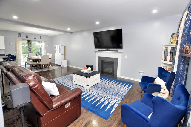 $3,250 | 54 Cambridge Court, Unit 54, Simsbury, CT 06070