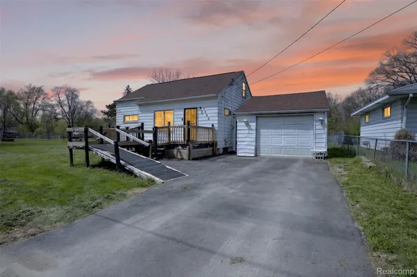 $84,900 | 3095 Maywood Street, Flint, MI 48504