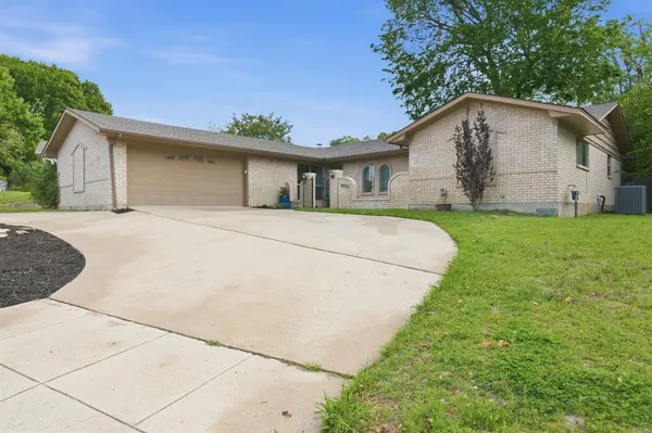 $365,000 | 4225 Dawn Drive, Benbrook, TX 76116