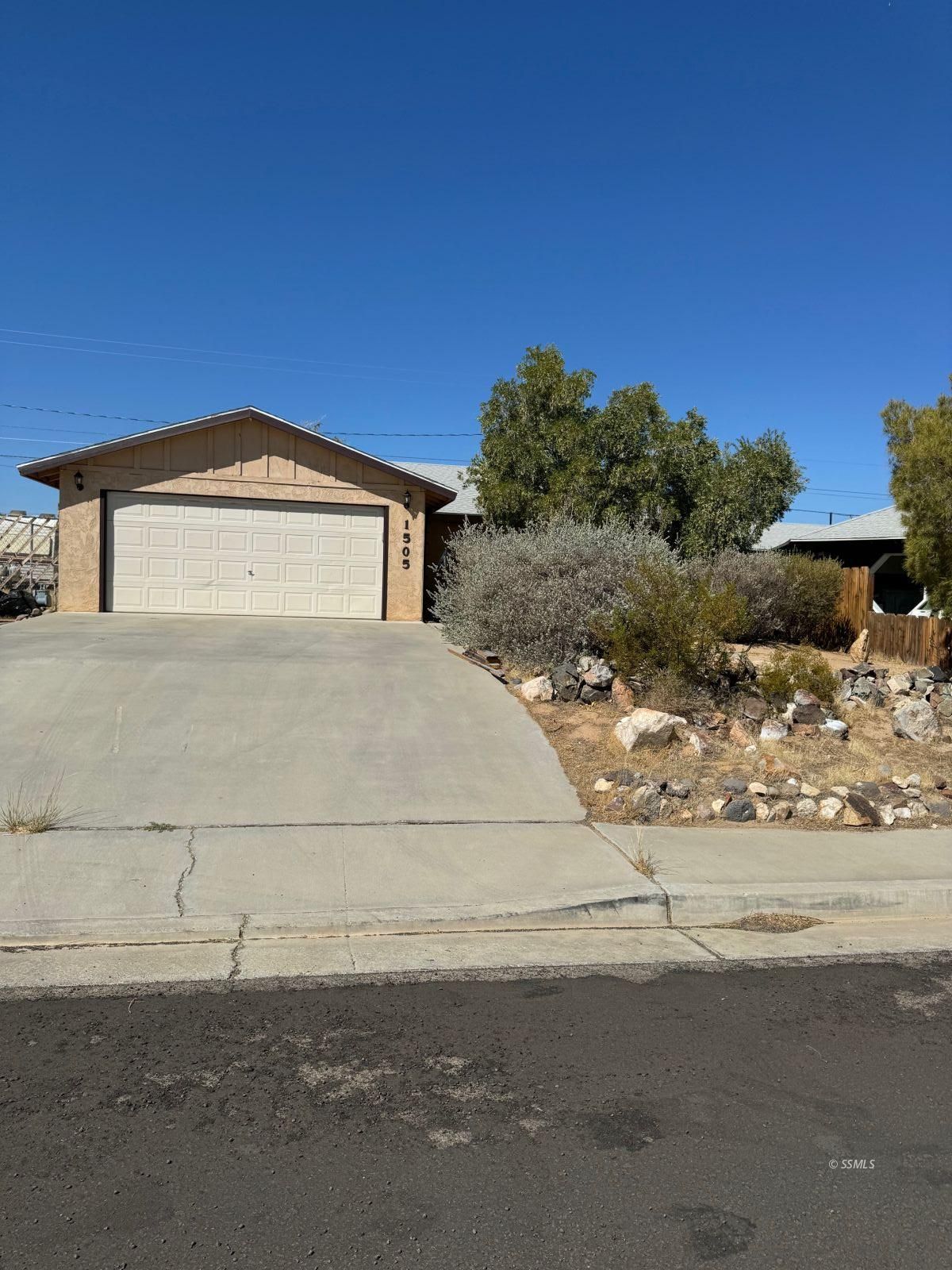 1505 South Farragut Street Ridgecrest, CA 93555 - Photo 1 of 12 a front view of a house with a yard