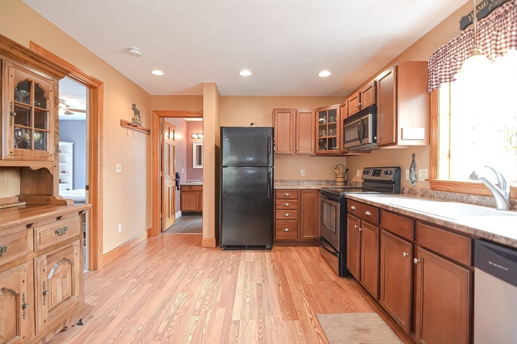 283 Oakham Road Barre, MA 01005 - Photo 3 of 40