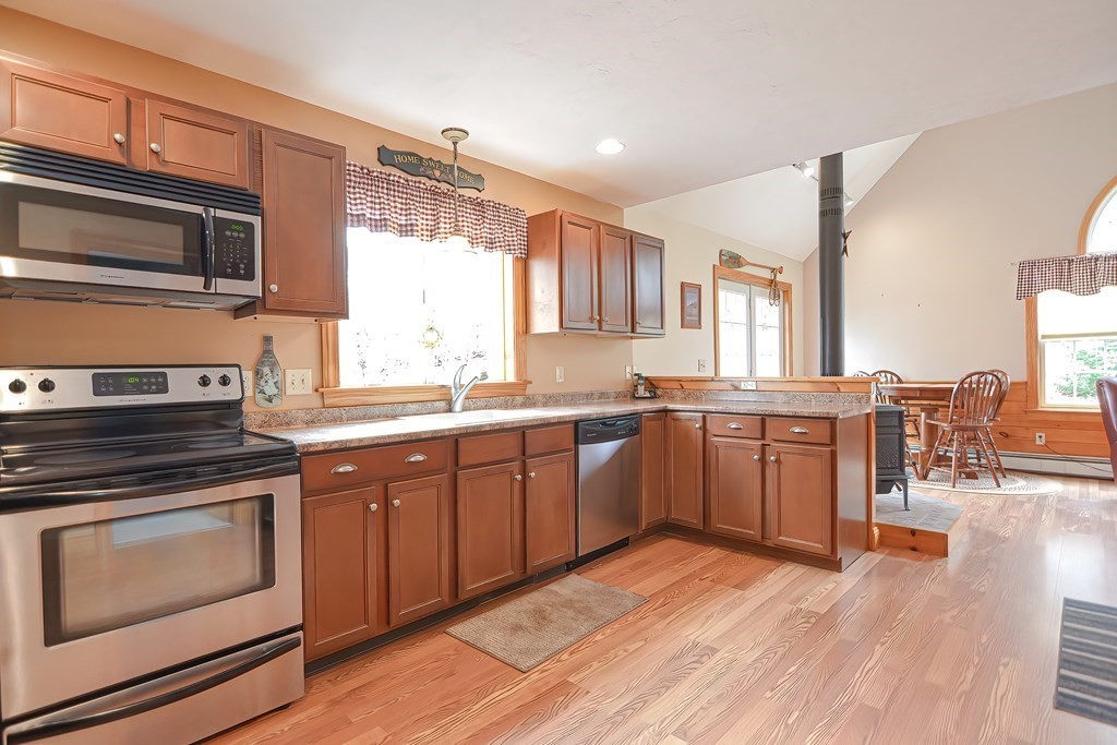 283 Oakham Road Barre, MA 01005 - Photo 4 of 40