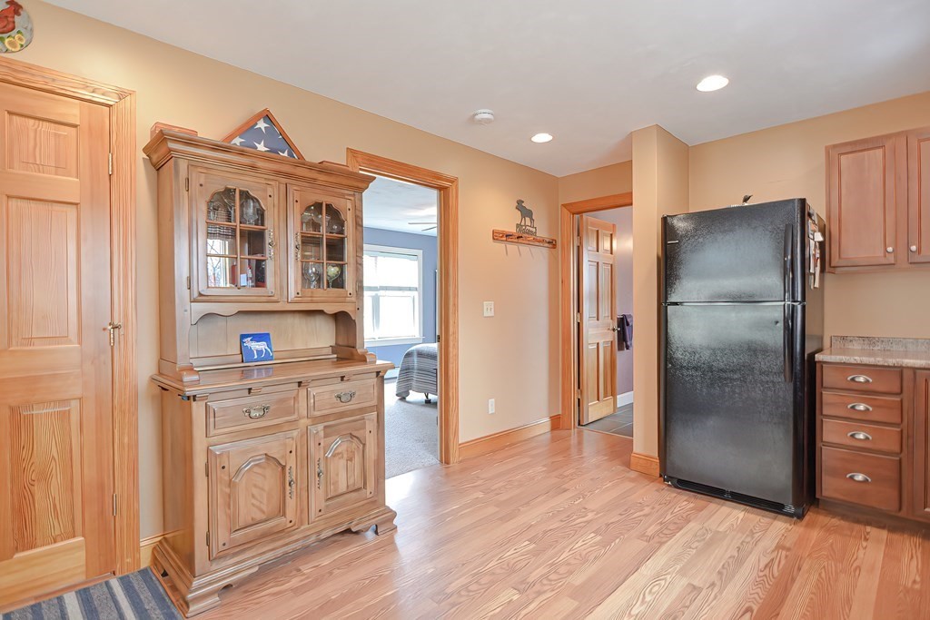 283 Oakham Road Barre, MA 01005 - Photo 8 of 40
