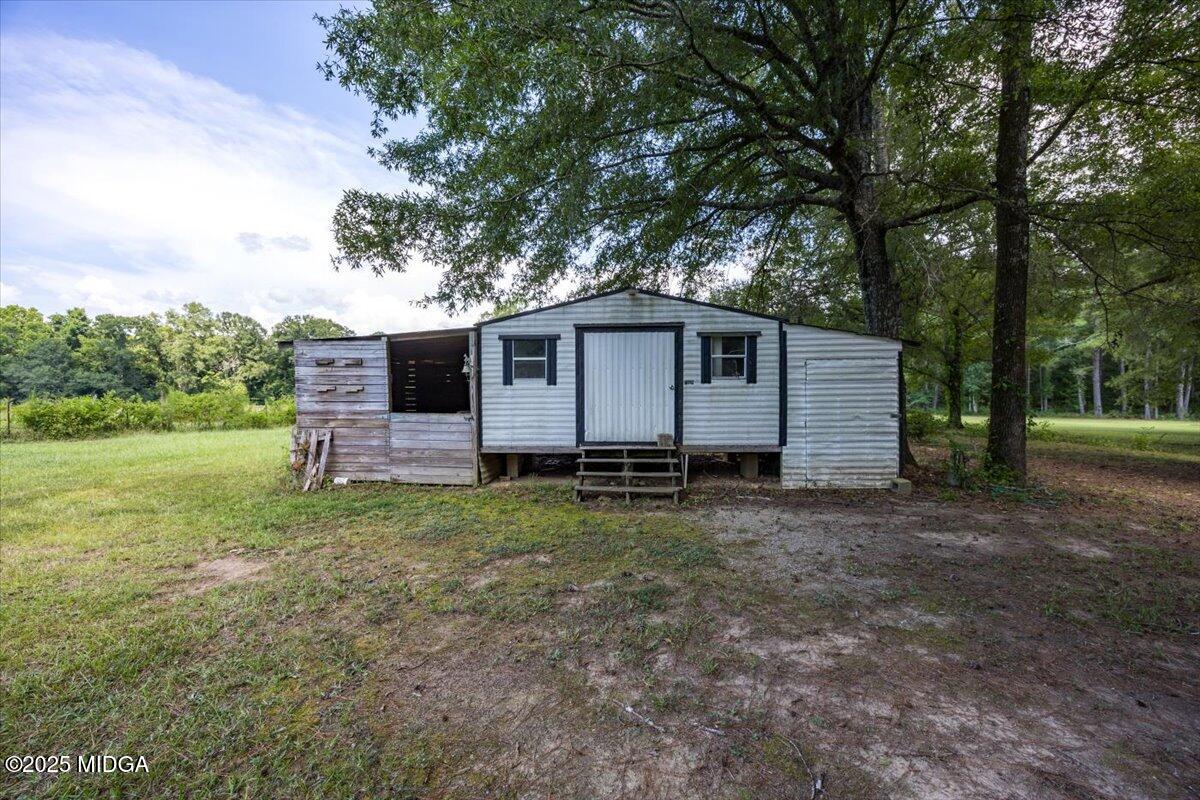 9481 Hopewell Road Musella, GA 31066 - Photo 66 of 72 Small Animal Barn