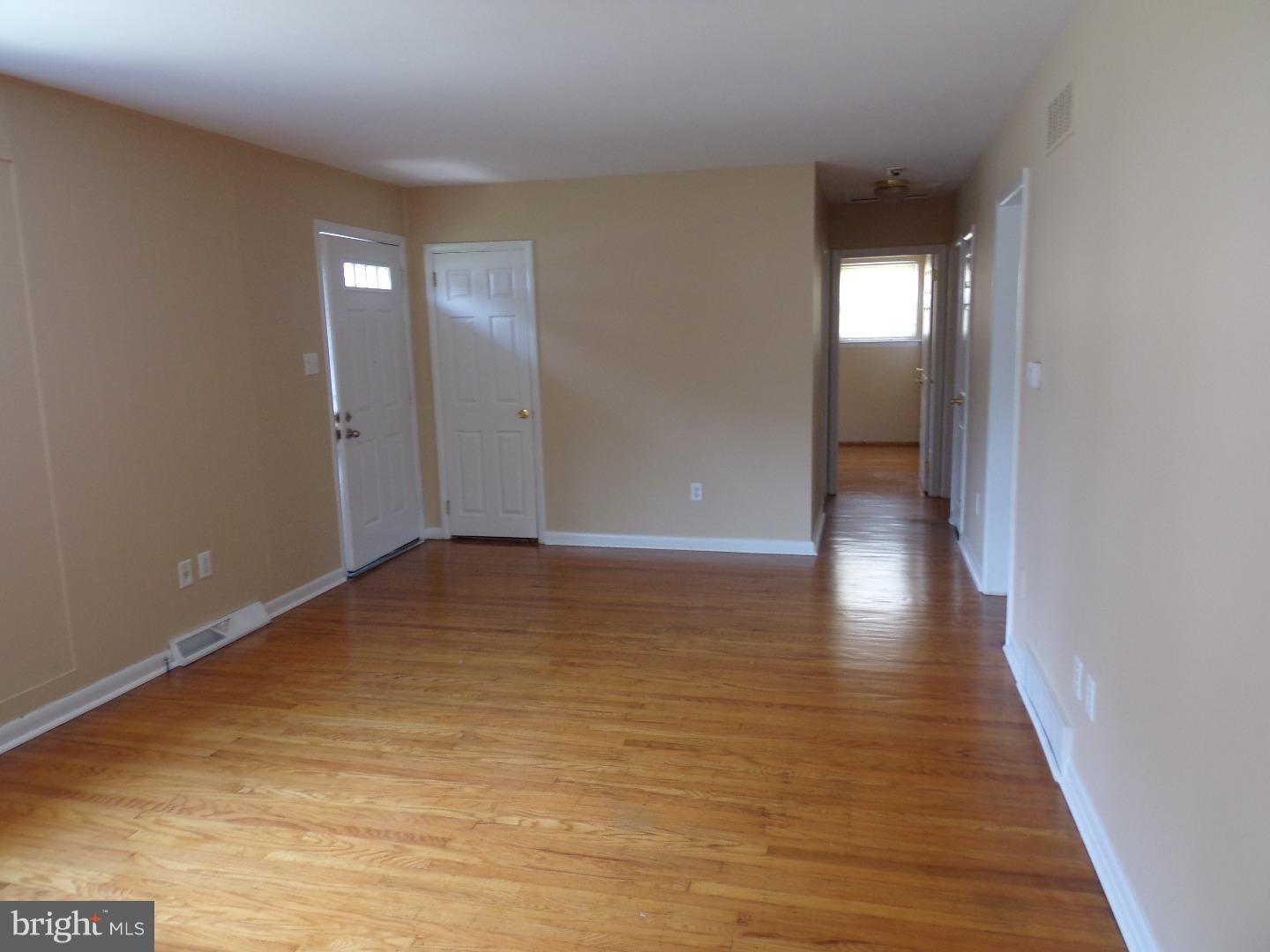 325 Rettop Place Warminster, PA 18974 - Photo 8 of 13 Gallery Image 8