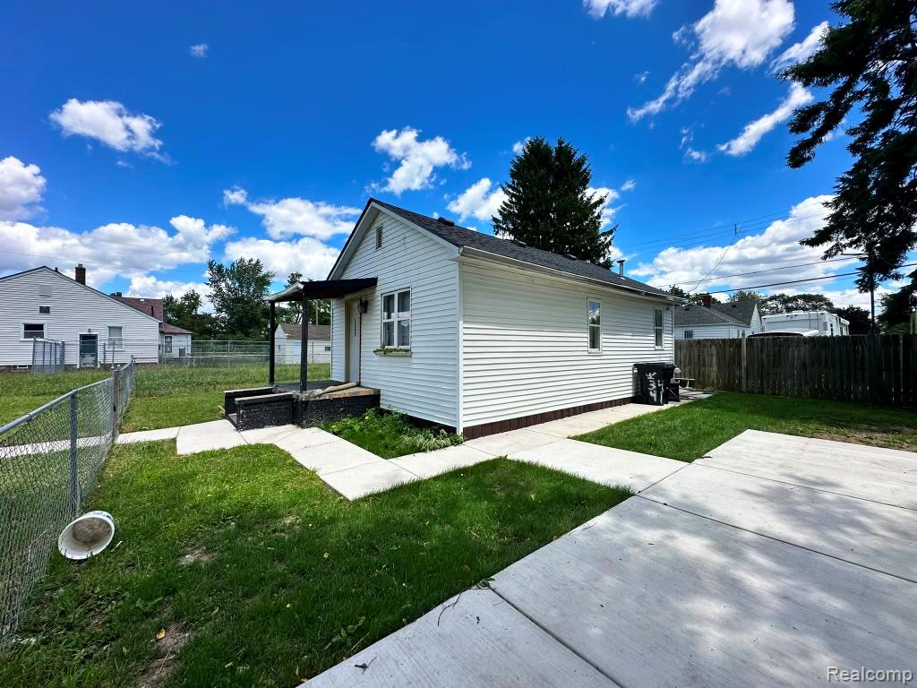 3441 Edsel Street Detroit, MI 48217 - Photo 5 of 19