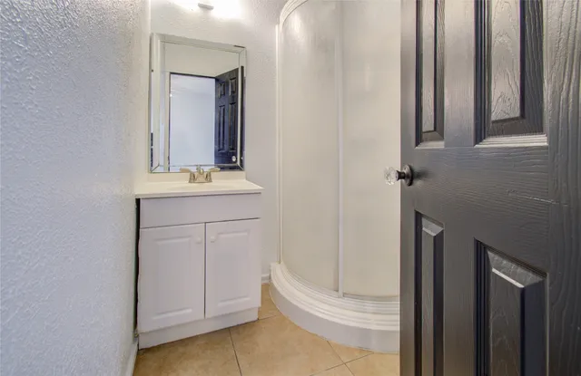 $1,900 | 5319 Bell Street, Houston, TX 77023