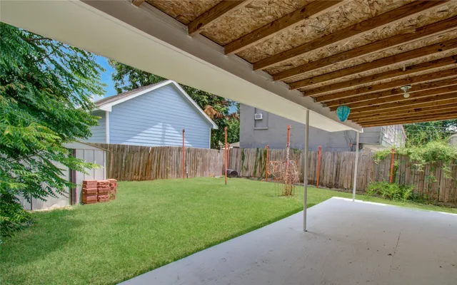 $1,900 | 5319 Bell Street, Houston, TX 77023