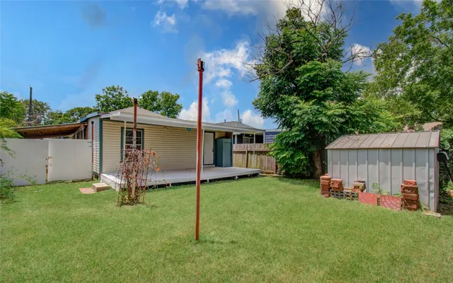 $1,900 | 5319 Bell Street, Houston, TX 77023