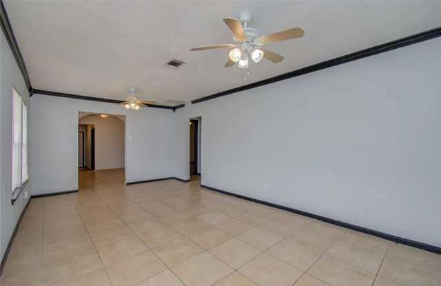 $1,900 | 5319 Bell Street, Houston, TX 77023