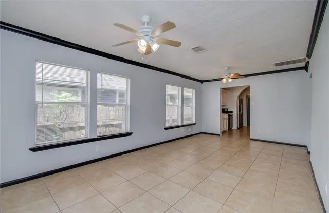 $1,900 | 5319 Bell Street, Houston, TX 77023