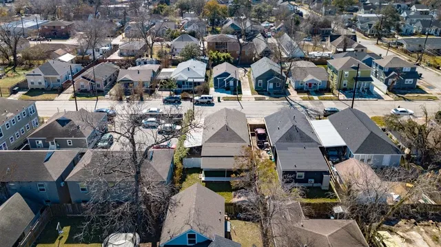 $1,900 | 5319 Bell Street, Houston, TX 77023