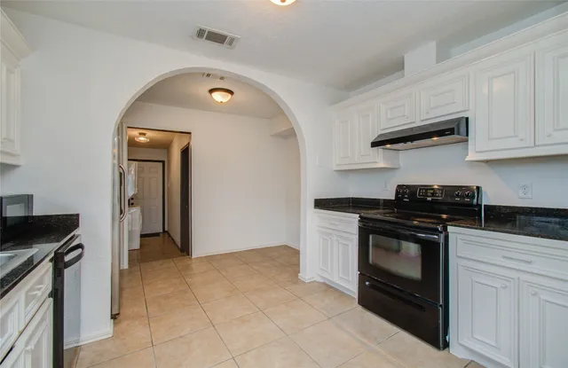 $1,900 | 5319 Bell Street, Houston, TX 77023